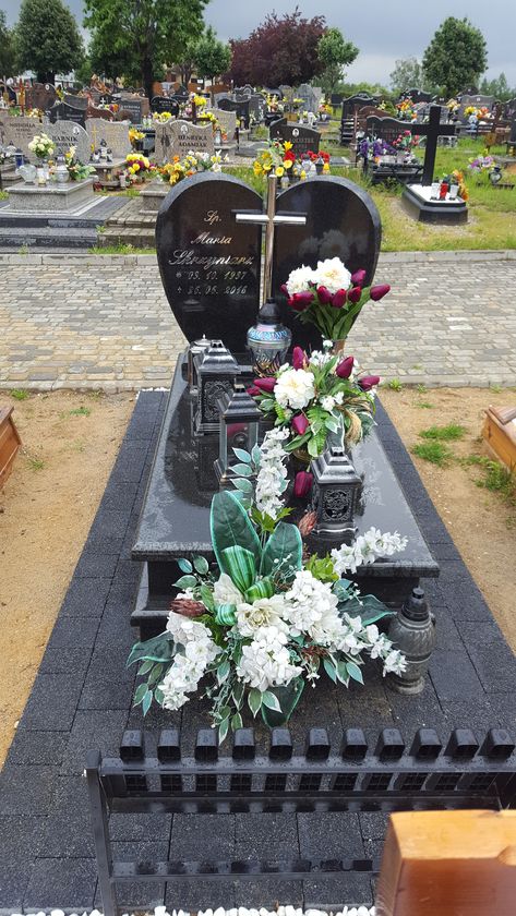 Grób Maria Skrzyniarz
